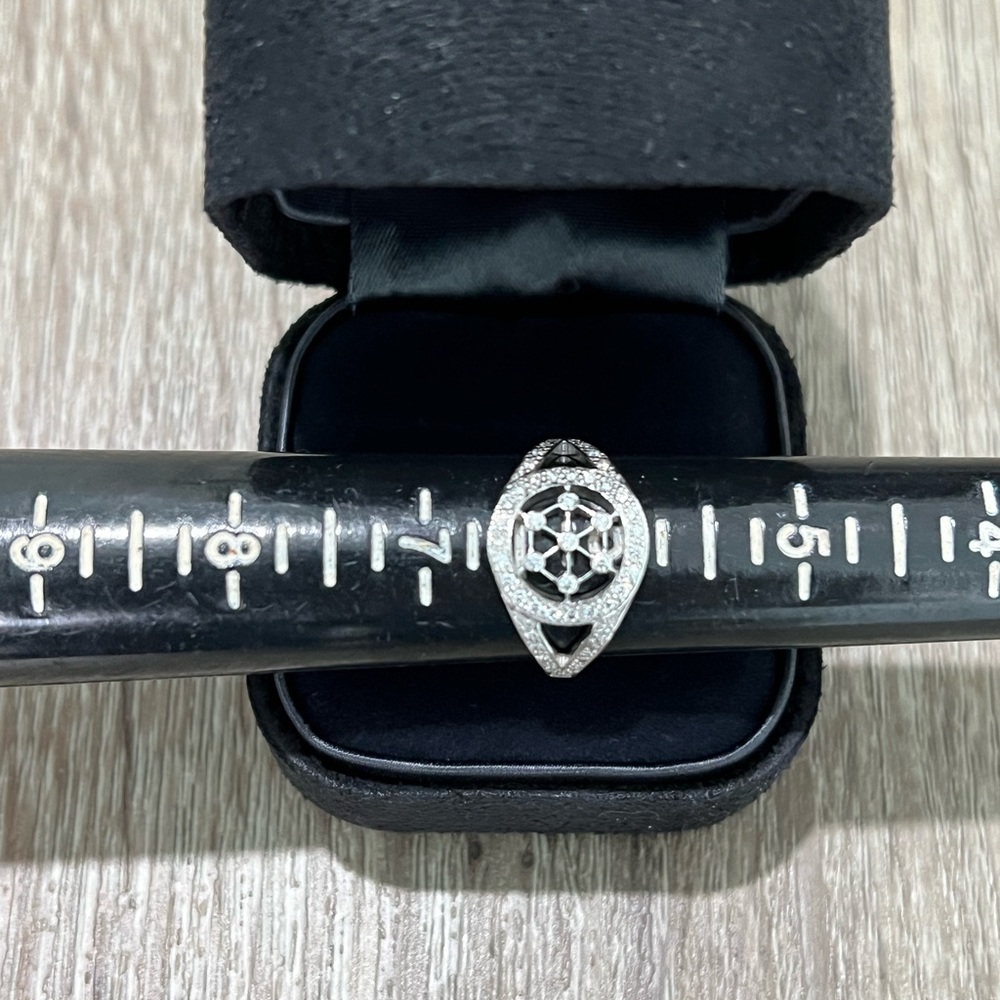 Tiffany & Co. voile platinum and diamond‎ ring - Picture 11 of 15